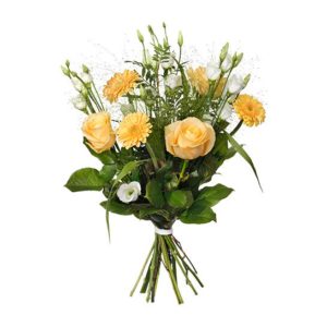 Bukett med rosor, germini, prärieklocka och grönt. Buketten går i gult, vitt och grönt. Från Interflora.