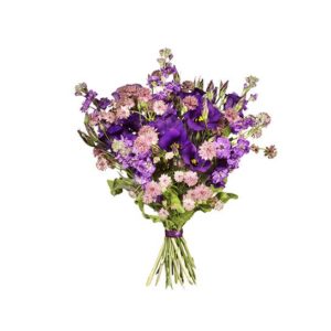 Bukett med lövkojor, prärieklocka och astrantia. Finns hos Interflora.