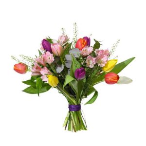 Bukett med tulpaner, alstroemeria, poppel och grönt. Superfin! Buketten finns hos Interflora, en blomsterförmedling med mångårig erfarenhet av att skicka blommor med bud runt om i Sverige och till utlandet.