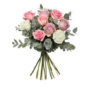Blombukett från Interflora, med plastellfärgade rosor.