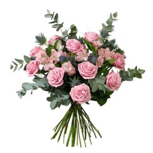 Rosa rosor och eucalyptus. Blommografera blombuketten via Interflora direkt hem till din vän!