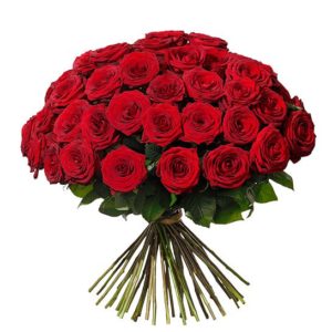 Bukett med 50 st ståtliga, röda rosor. Buketten ingår i Interfloras utbud av rosor.